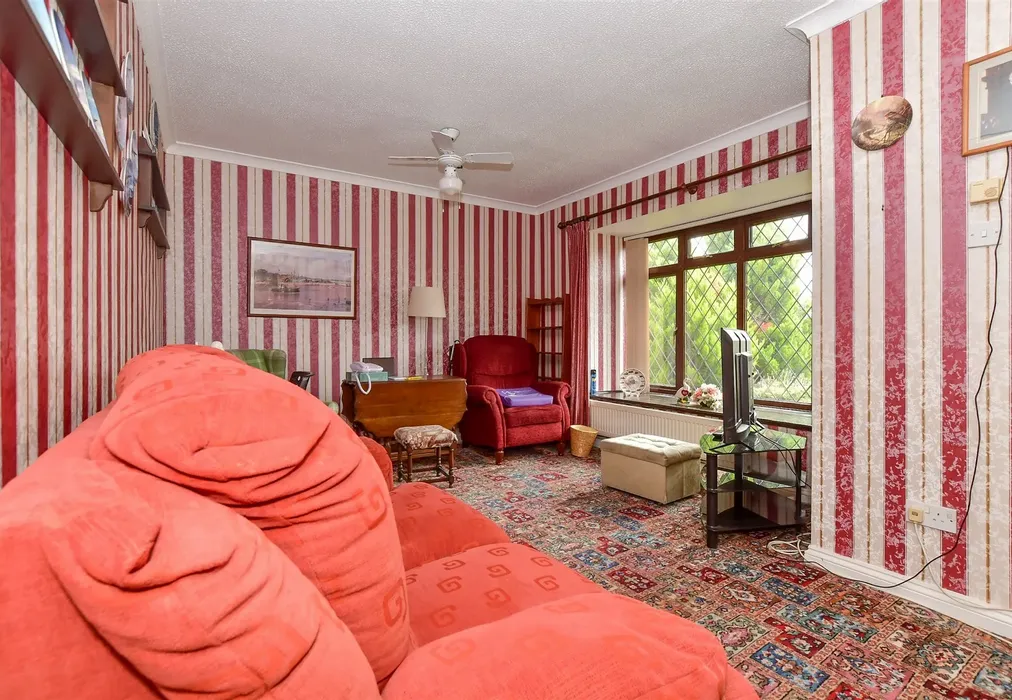Lounge/Diner - Angel Close, Basildon, Essex - Wards of Kent