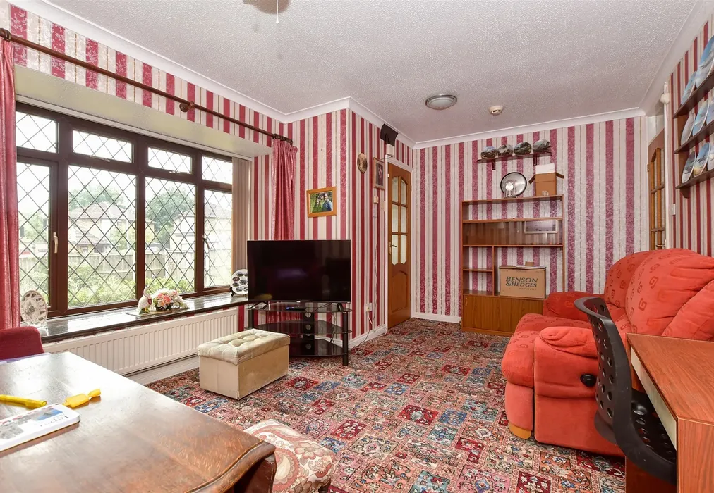Lounge/Diner - Angel Close, Basildon, Essex - Wards of Kent