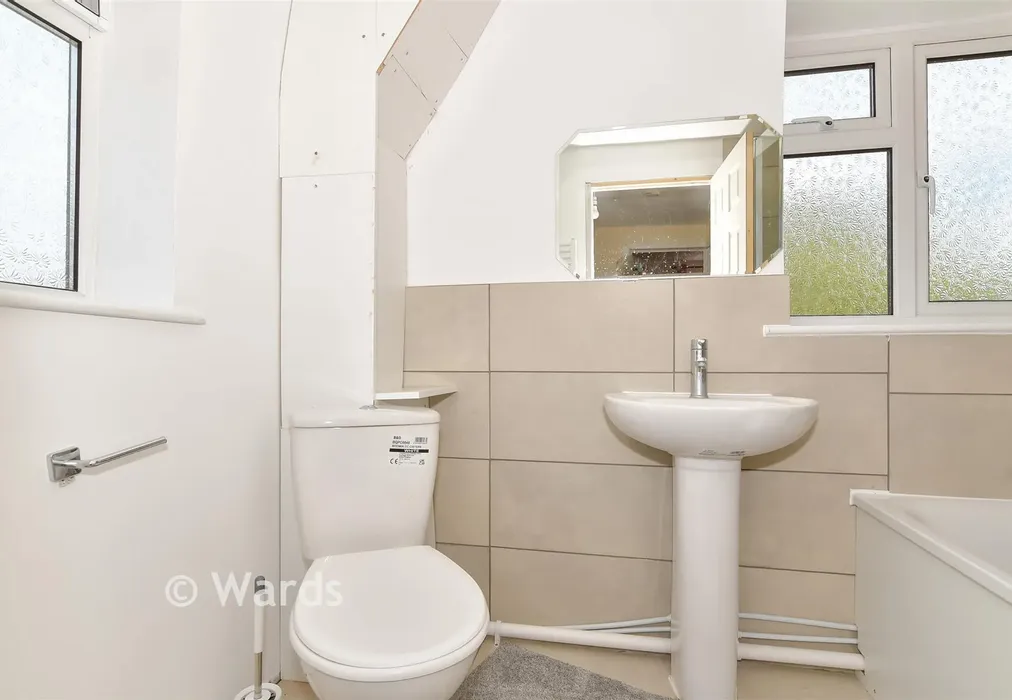 Bathroom - Wylie Road, Hoo, Rochester, Kent - Wards of Kent