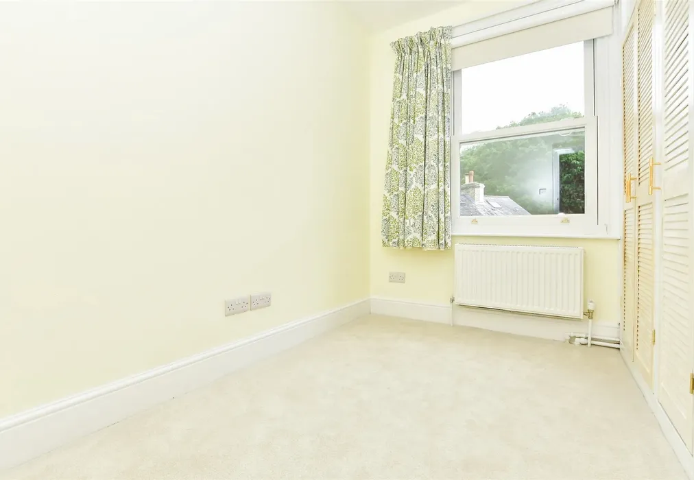 Bedroom 3 - Spook Hill, North Holmwood, Dorking, Surrey - Wards of Kent