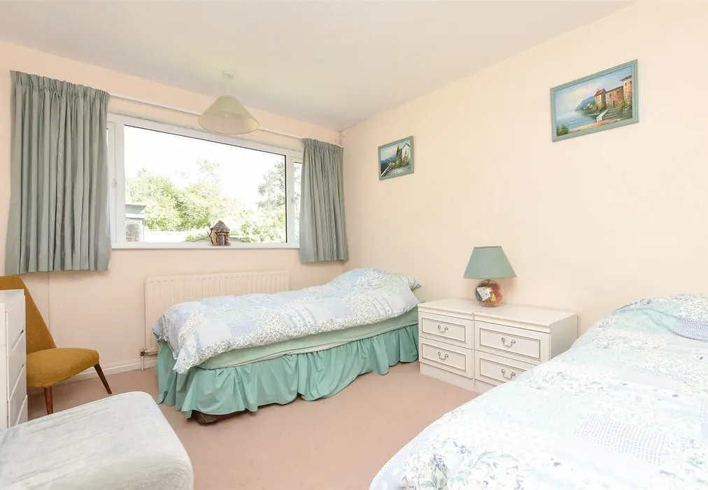 Bedroom 2 - Rough Rew, Dorking, Surrey - Wards of Kent