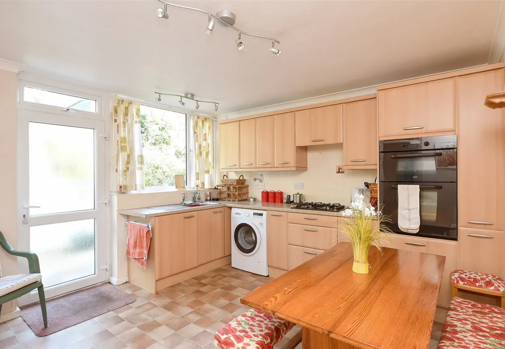 Kitchen - Rough Rew, Dorking, Surrey - Wards of Kent