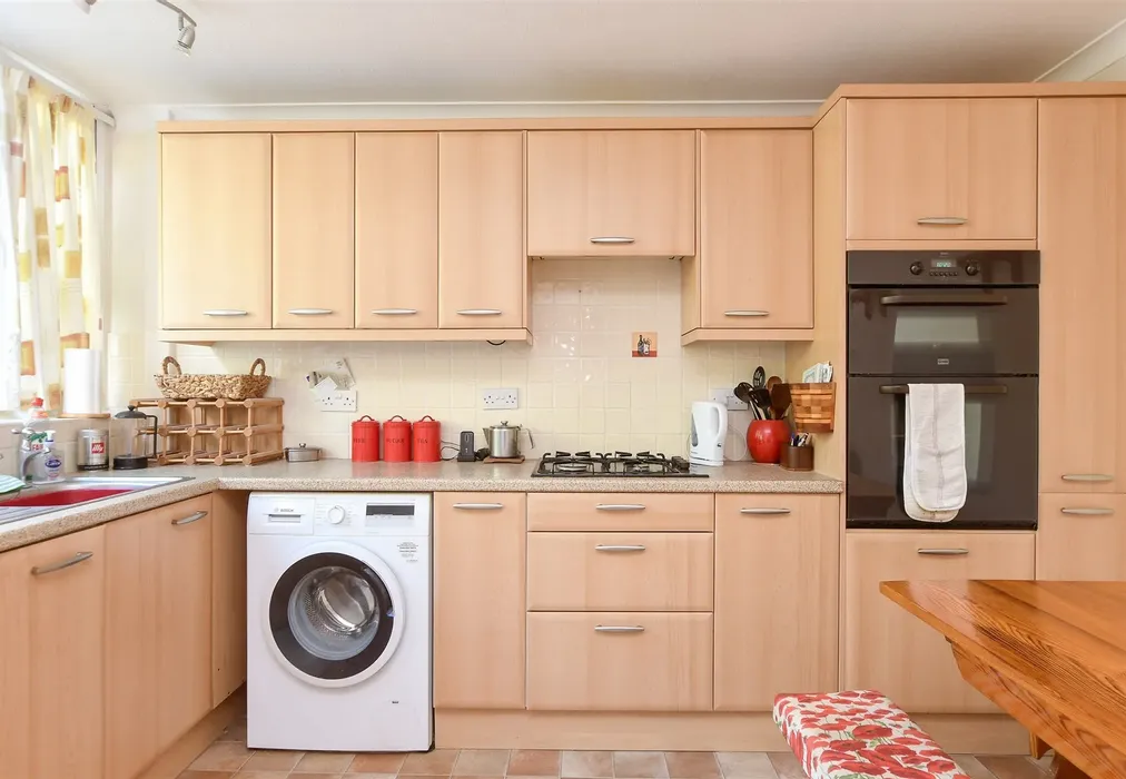 Kitchen - Rough Rew, Dorking, Surrey - Wards of Kent