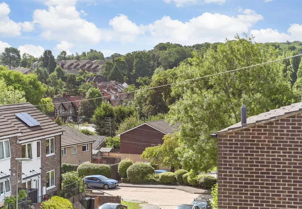 Views To Front - Rough Rew, Dorking, Surrey - Wards of Kent