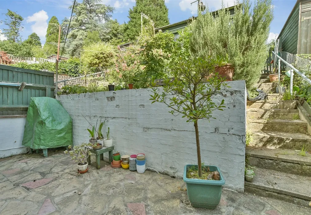 Rear Garden - Rough Rew, Dorking, Surrey - Wards of Kent