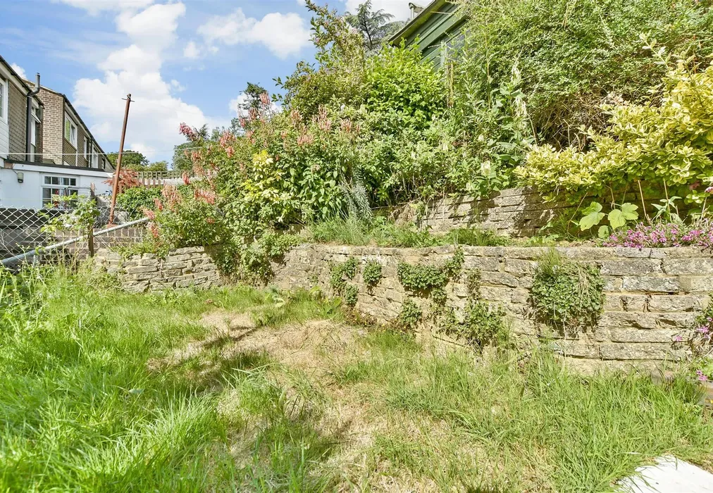 Rear Garden - Rough Rew, Dorking, Surrey - Wards of Kent