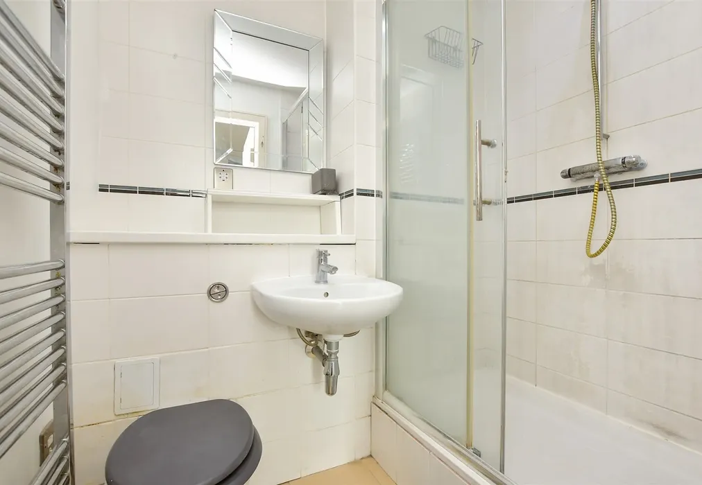 En-Suite Shower Room - Masons Avenue, Croydon, Surrey - Wards of Kent