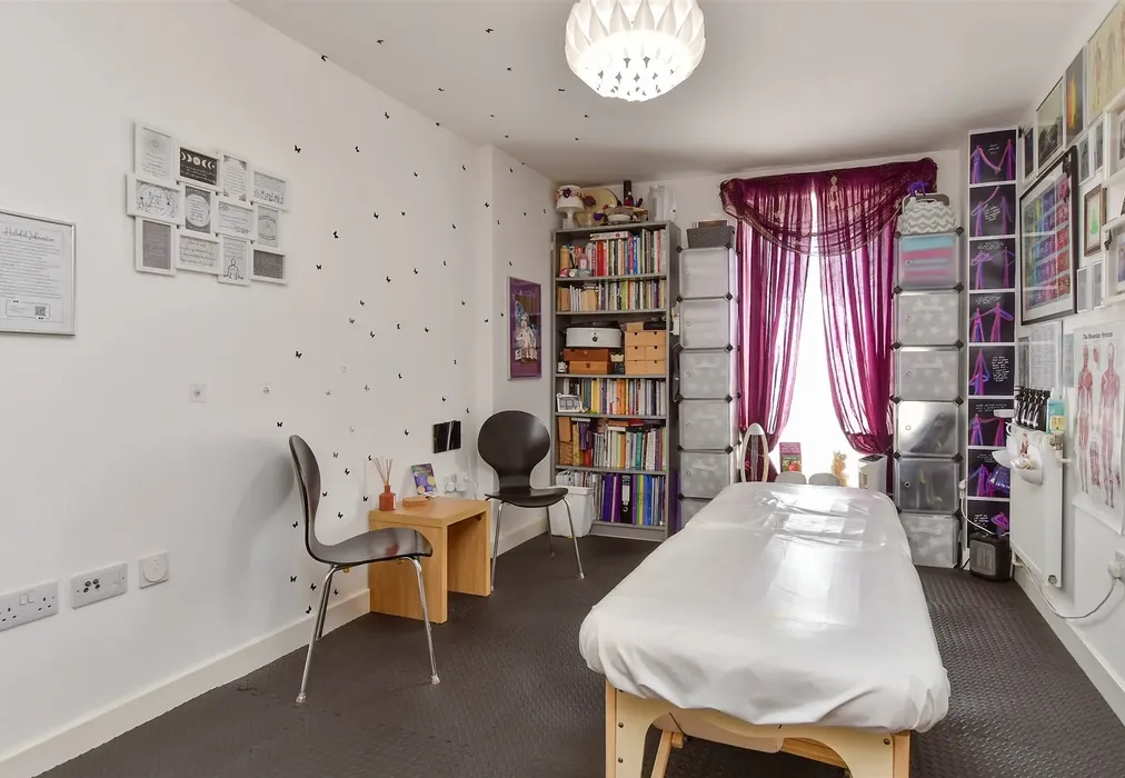 Bedroom 1 - Pankhurst Avenue, Brighton, East Sussex - Wards of Kent