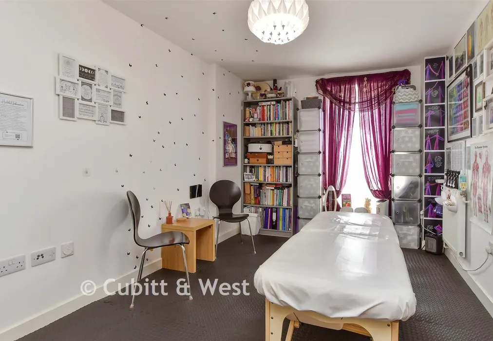 Bedroom 1 - Pankhurst Avenue, Brighton, East Sussex - Wards of Kent