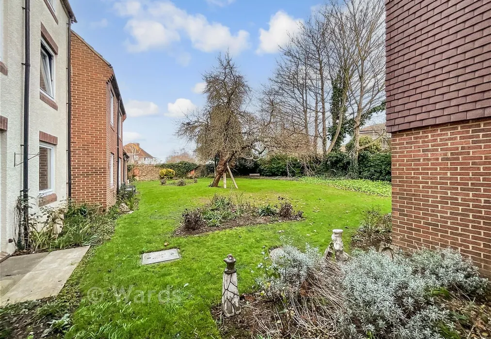 Communal Garden - Hunting Gate, Birchington, Kent - Wards of Kent