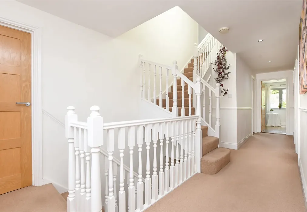 Landing - Spencer Road, Caterham, Surrey - Wards of Kent
