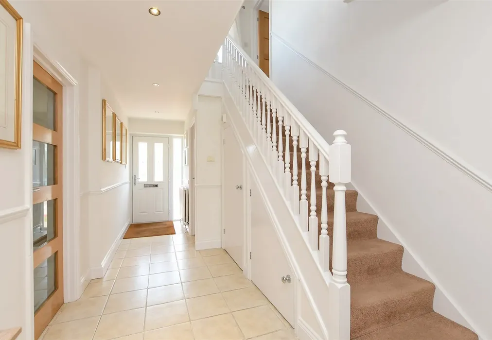 Entrance Hall - Spencer Road, Caterham, Surrey - Wards of Kent