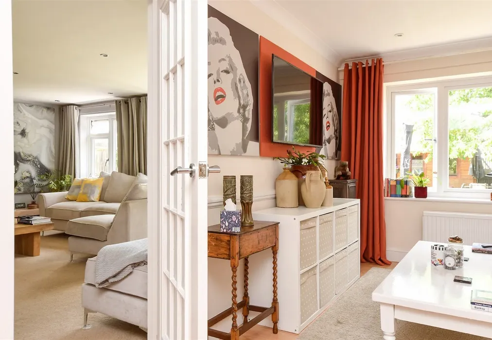 Internal Lifestyle Photograph - Spencer Road, Caterham, Surrey - Wards of Kent