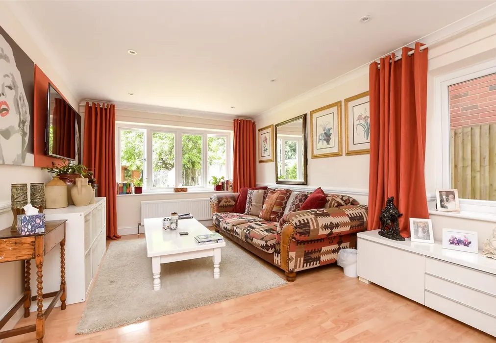 Family Room - Spencer Road, Caterham, Surrey - Wards of Kent