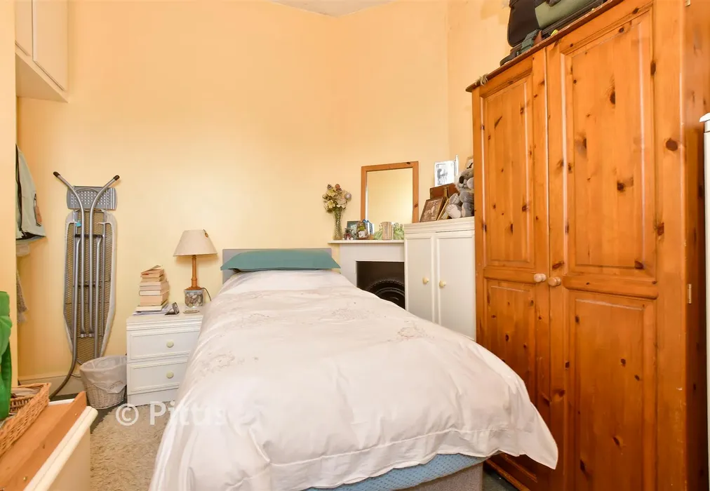Bedroom - Ashey Road, Ryde, Isle of Wight - Wards of Kent