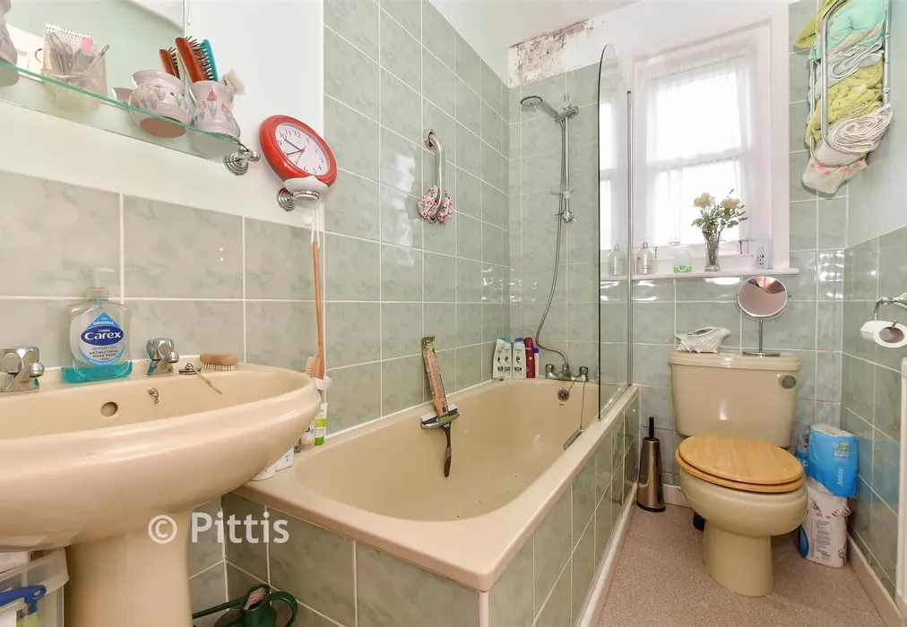 Bathroom - Ashey Road, Ryde, Isle of Wight - Wards of Kent