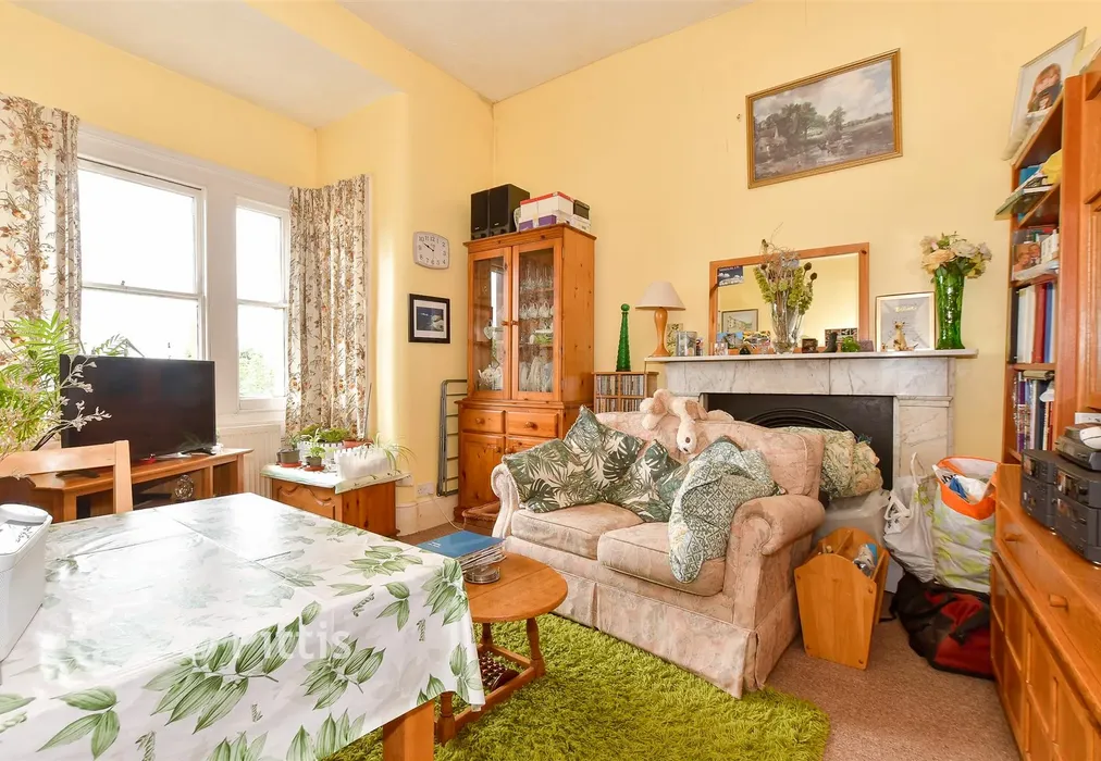 Lounge - Ashey Road, Ryde, Isle of Wight - Wards of Kent