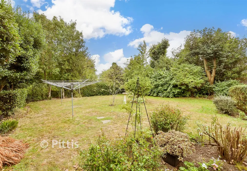 Communal Gardens - Ashey Road, Ryde, Isle of Wight - Wards of Kent