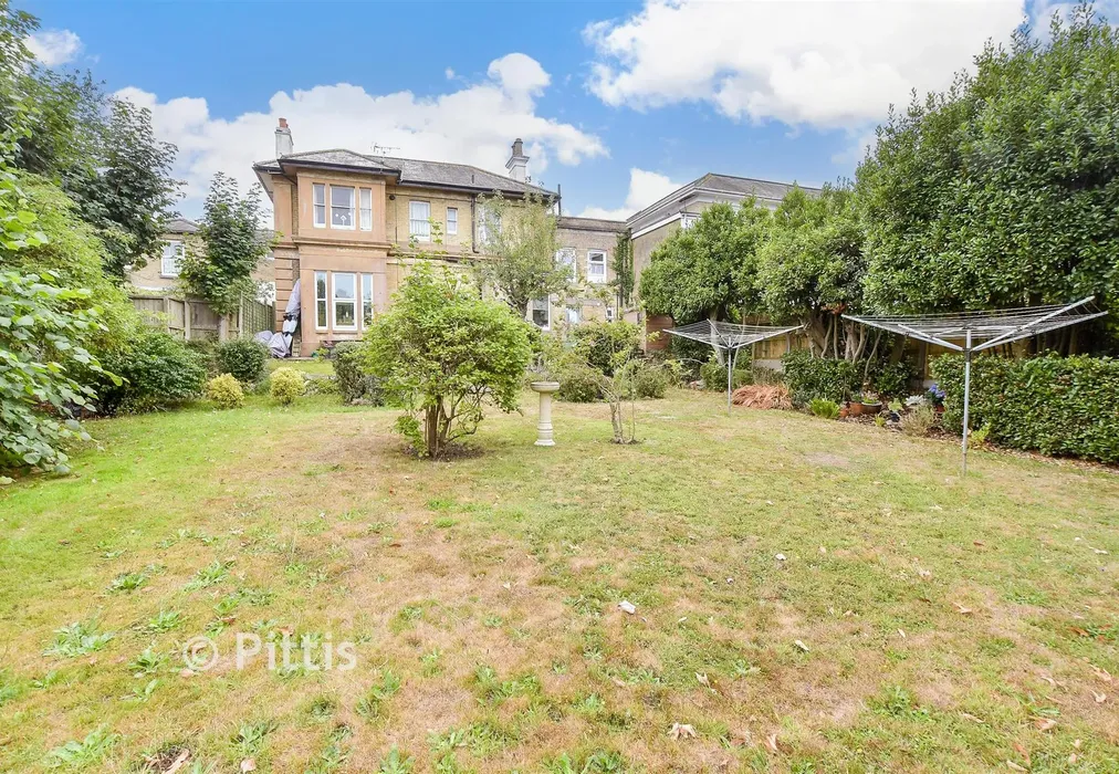 Communal Gardens - Ashey Road, Ryde, Isle of Wight - Wards of Kent