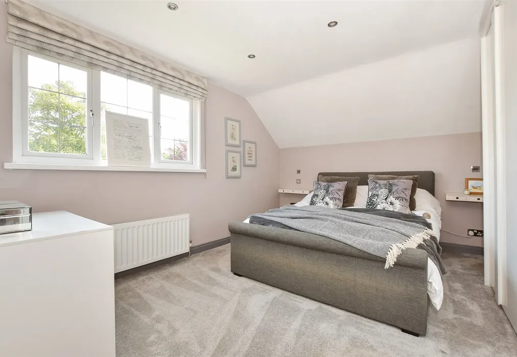 Bedroom 1 - Main Road, Brighstone, Isle of Wight - Wards of Kent