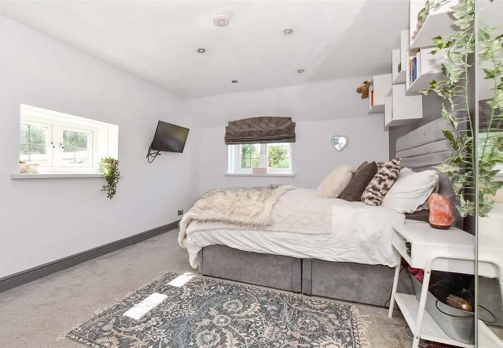 Bedroom 2 - Main Road, Brighstone, Isle of Wight - Wards of Kent