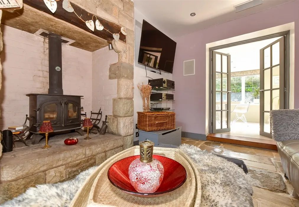 Internal Lifestyle Photograph - Main Road, Brighstone, Isle of Wight - Wards of Kent