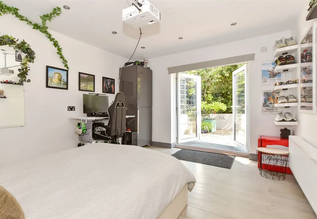 Bedroom 4 - Main Road, Brighstone, Isle of Wight - Wards of Kent