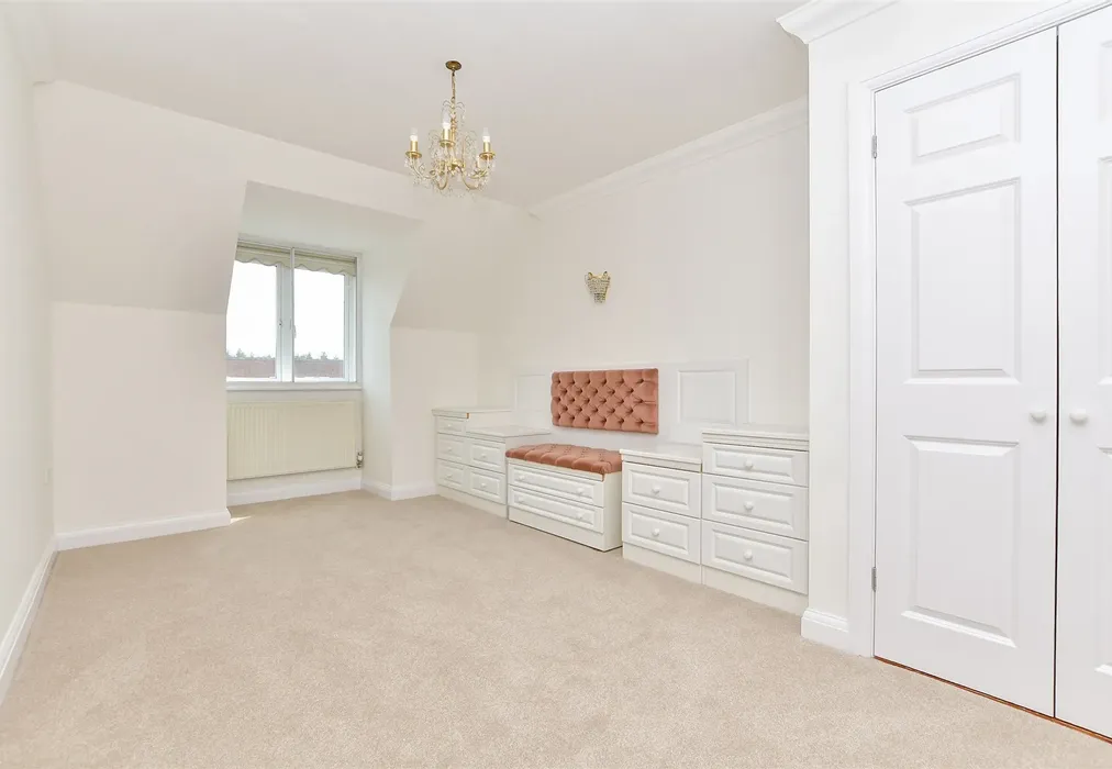 Bedroom 1 - Wingfield Court, Banstead, Surrey - Wards of Kent