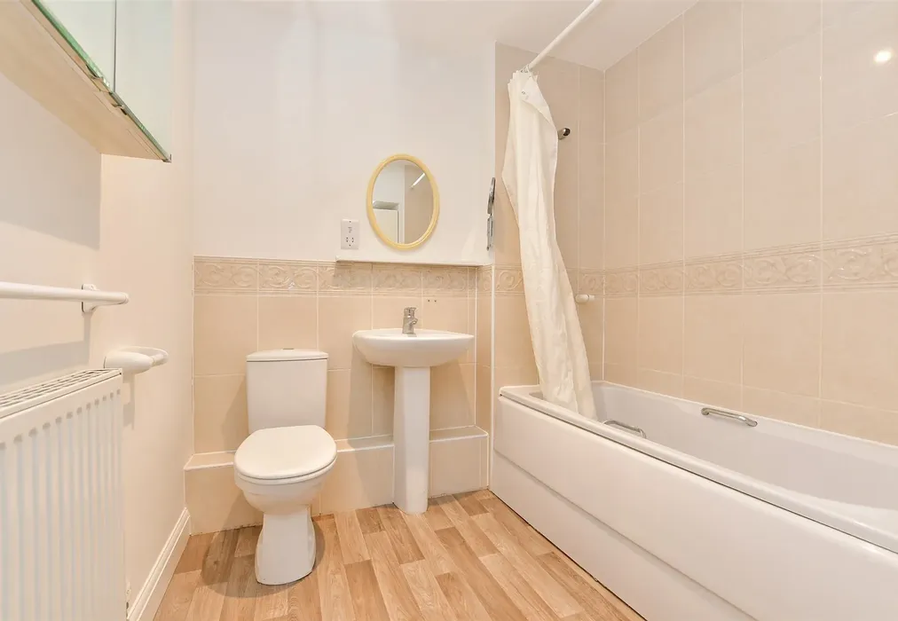 Bathroom - Wingfield Court, Banstead, Surrey - Wards of Kent