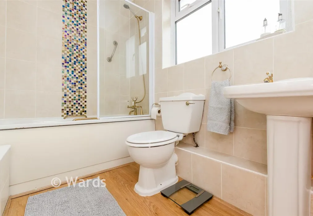 Bathroom - Bleakwood Road, Chatham, Kent - Wards of Kent