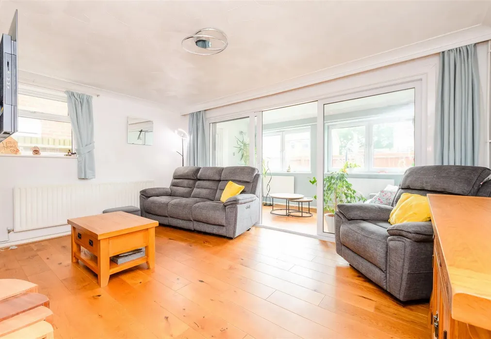 Lounge - Bleakwood Road, Chatham, Kent - Wards of Kent