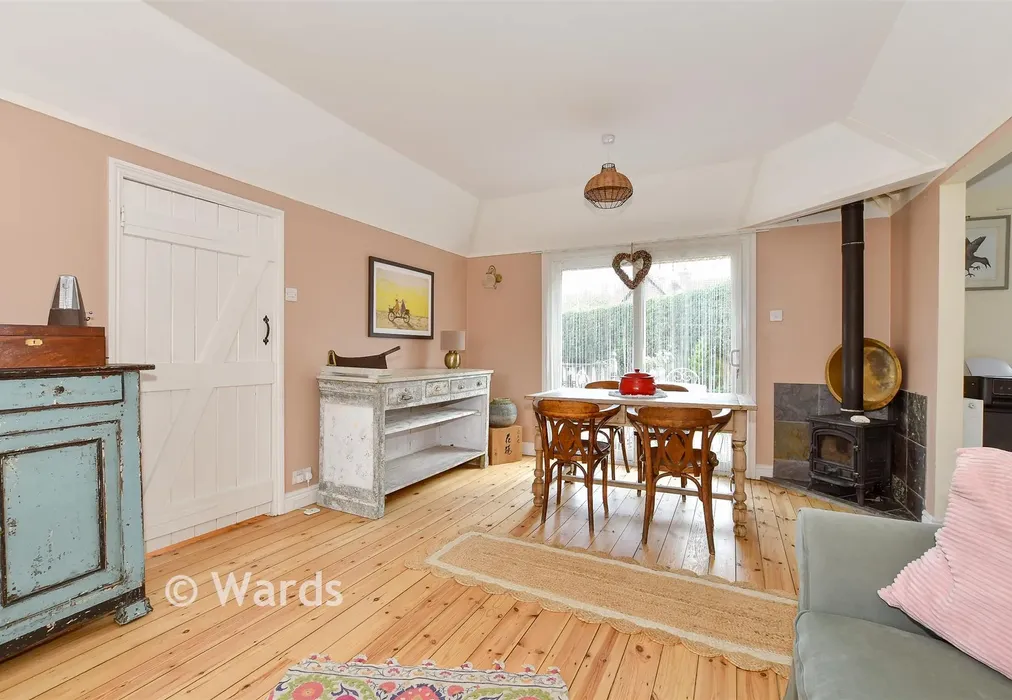 Room 1 - The Drove, Chestfield, Whitstable, Kent - Wards of Kent