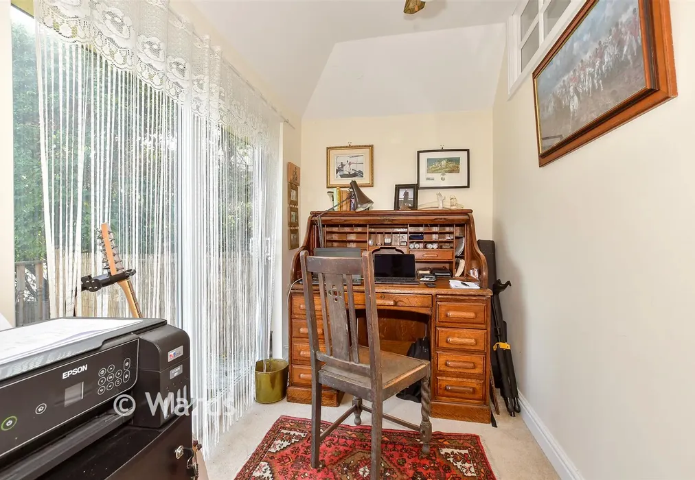 Room 2 - The Drove, Chestfield, Whitstable, Kent - Wards of Kent