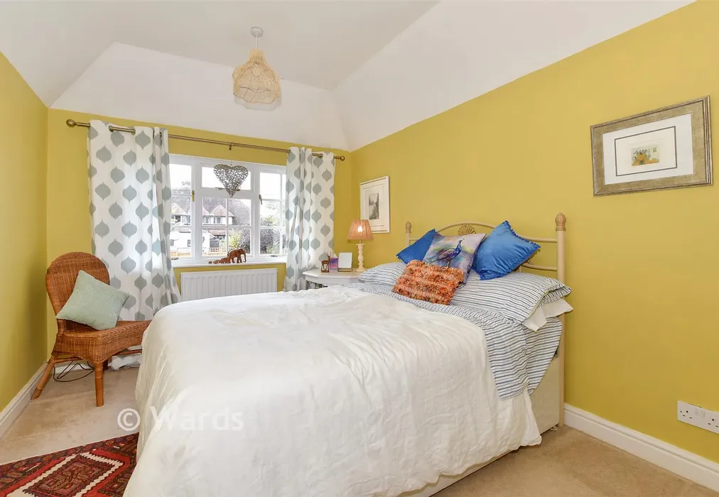 Room 1 - The Drove, Chestfield, Whitstable, Kent - Wards of Kent