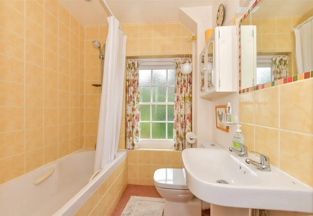 Bathroom - Mill Close, Wickhambreaux, Canterbury, Kent - Wards of Kent