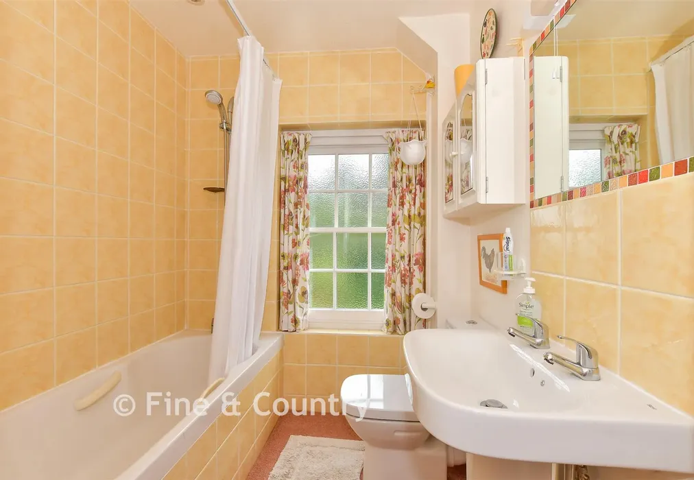 Bathroom - Mill Close, Wickhambreaux, Canterbury, Kent - Wards of Kent