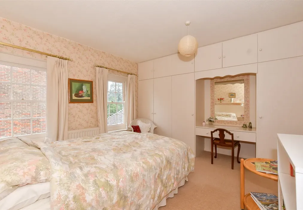 Main Bedroom - Mill Close, Wickhambreaux, Canterbury, Kent - Wards of Kent