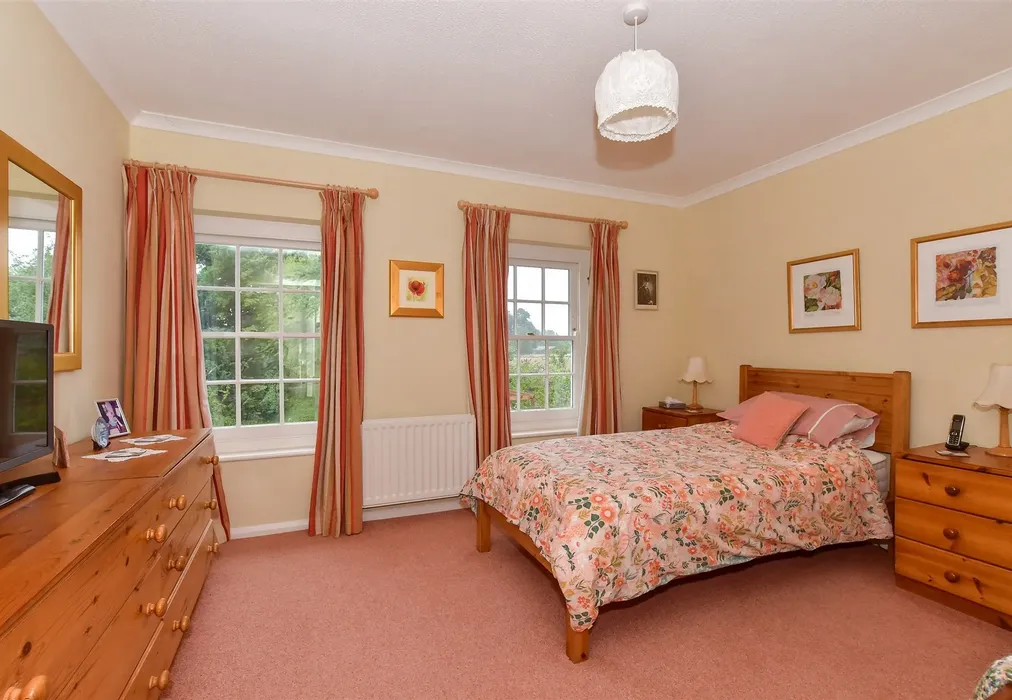 Bedroom 2 - Mill Close, Wickhambreaux, Canterbury, Kent - Wards of Kent