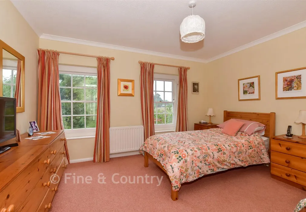 Bedroom 2 - Mill Close, Wickhambreaux, Canterbury, Kent - Wards of Kent