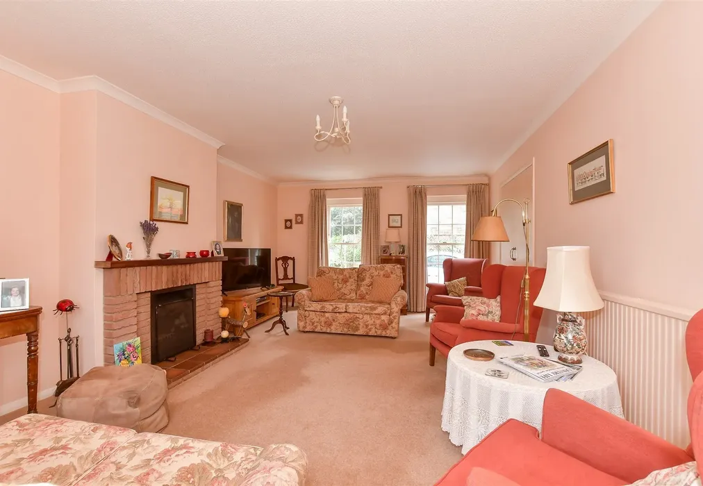 Sitting Room - Mill Close, Wickhambreaux, Canterbury, Kent - Wards of Kent