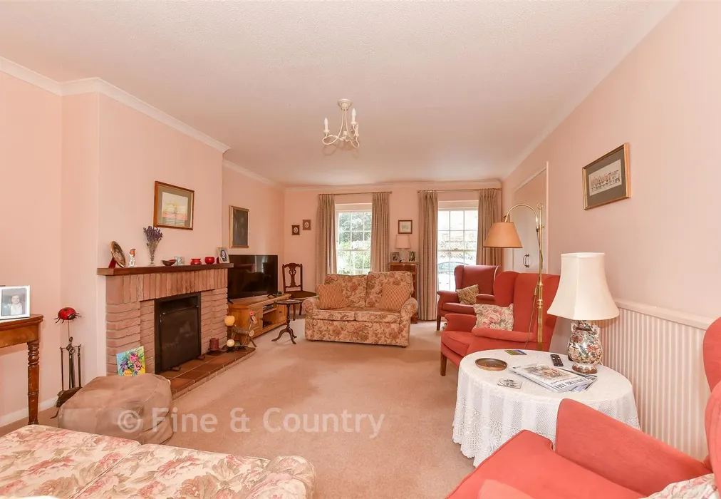 Sitting Room - Mill Close, Wickhambreaux, Canterbury, Kent - Wards of Kent