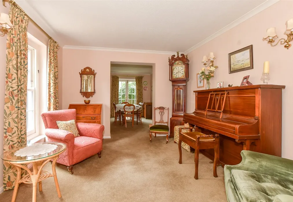 Lounge - Mill Close, Wickhambreaux, Canterbury, Kent - Wards of Kent
