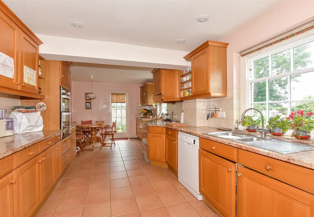 Kitchen/Breakfast Room - Mill Close, Wickhambreaux, Canterbury, Kent - Wards of Kent