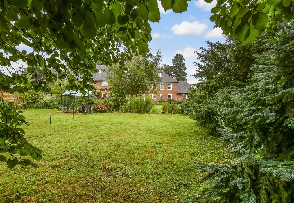 Rear Garden - Mill Close, Wickhambreaux, Canterbury, Kent - Wards of Kent