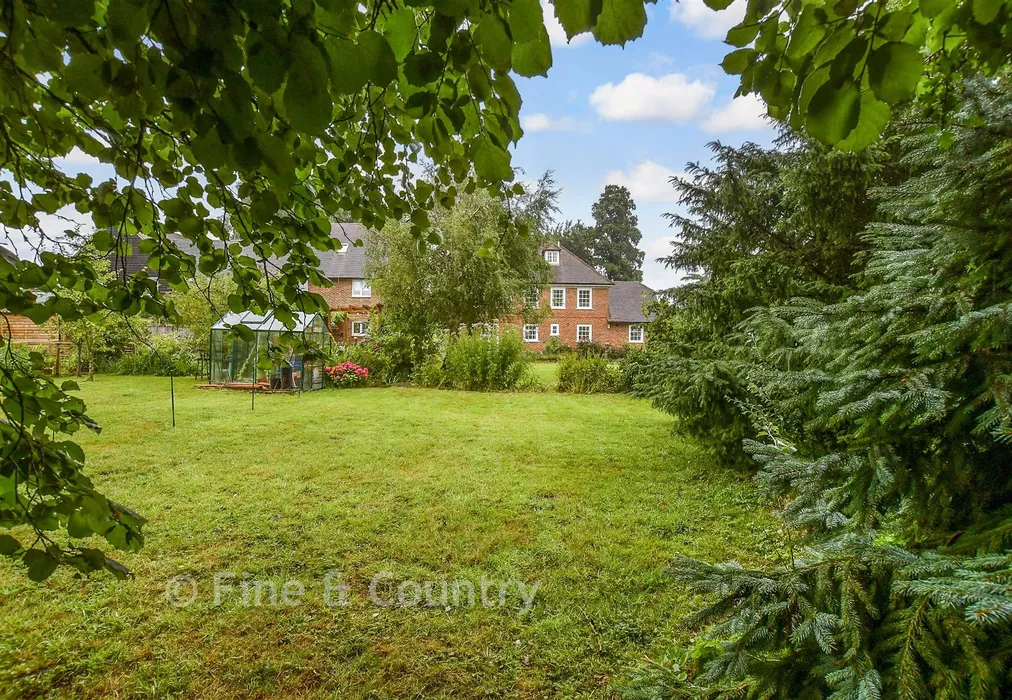 Rear Garden - Mill Close, Wickhambreaux, Canterbury, Kent - Wards of Kent