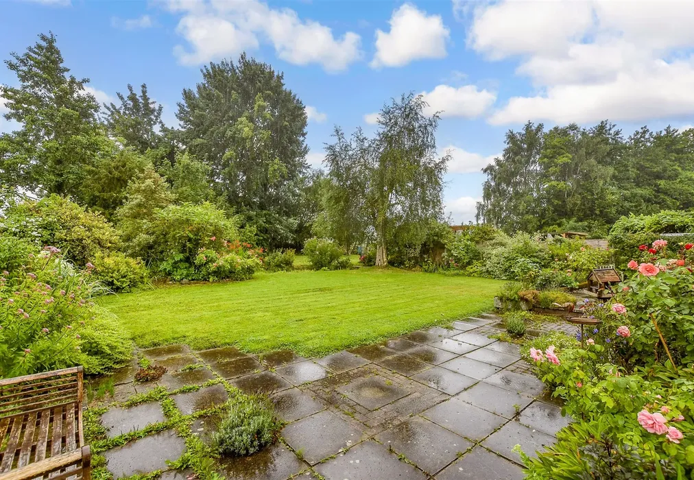 Rear Garden - Mill Close, Wickhambreaux, Canterbury, Kent - Wards of Kent