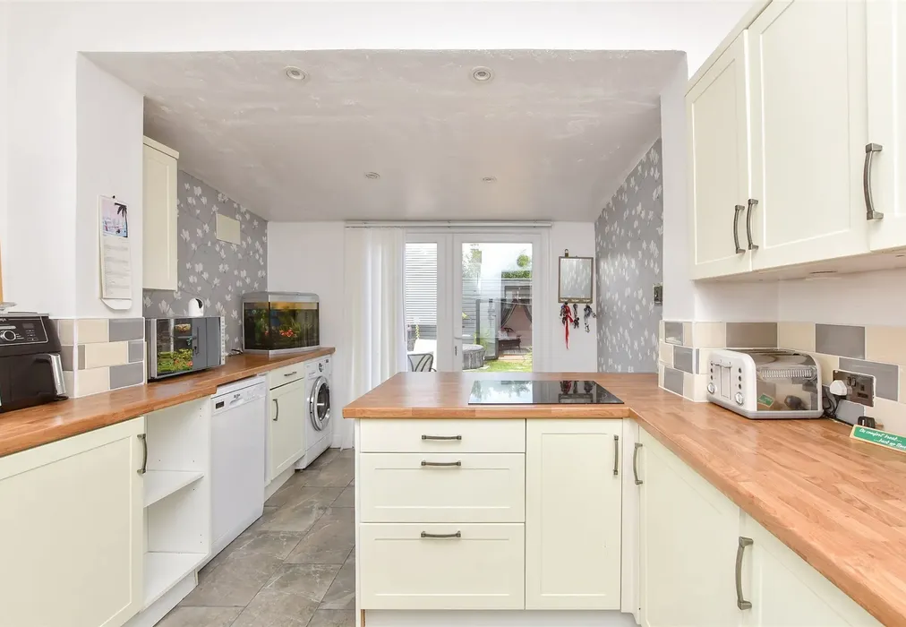 Kitchen - Marrose Avenue, Ramsgate, Kent - Wards of Kent