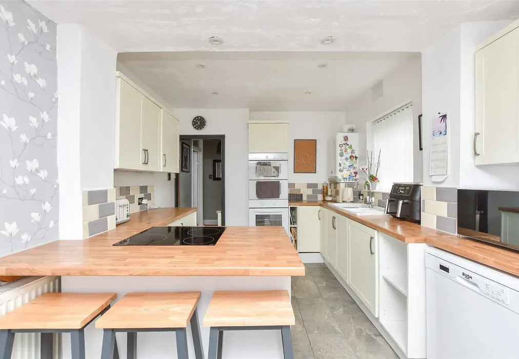 Kitchen - Marrose Avenue, Ramsgate, Kent - Wards of Kent