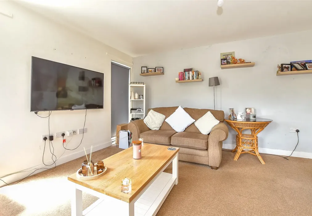 Lounge/ Diner/ Kitchen - Greggs Wood Road, Tunbridge Wells, Kent - Wards of Kent