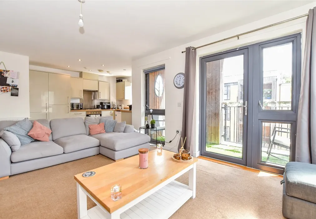 Lounge/ Diner/ Kitchen - Greggs Wood Road, Tunbridge Wells, Kent - Wards of Kent